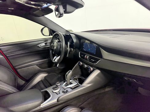 Used 2023 Alfa Romeo Giulia Veloce image 34