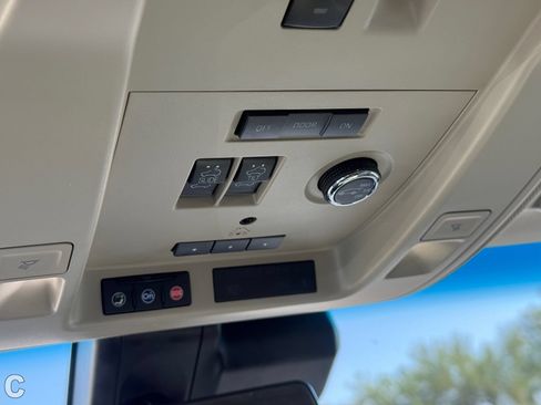 Certified 2018 Cadillac Escalade Luxury AWD/4WD image 21