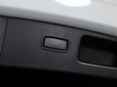 Used 2018 Porsche Macan image 21