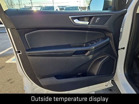 Used 2021 Ford Edge SE image 11