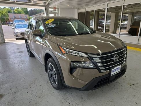 Used 2024 Nissan Rogue SV w/ SV Premium Package AWD/4WD image 7