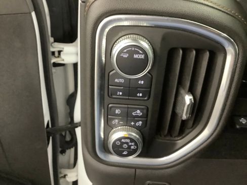 Used 2022 GMC Sierra 1500 AT4 w/ AT4 Premium Package AWD/4WD image 14