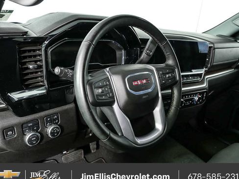 Used 2025 GMC Sierra 1500 SLT image 4