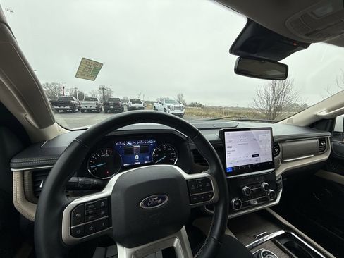 Used 2023 Ford Expedition Limited image 16