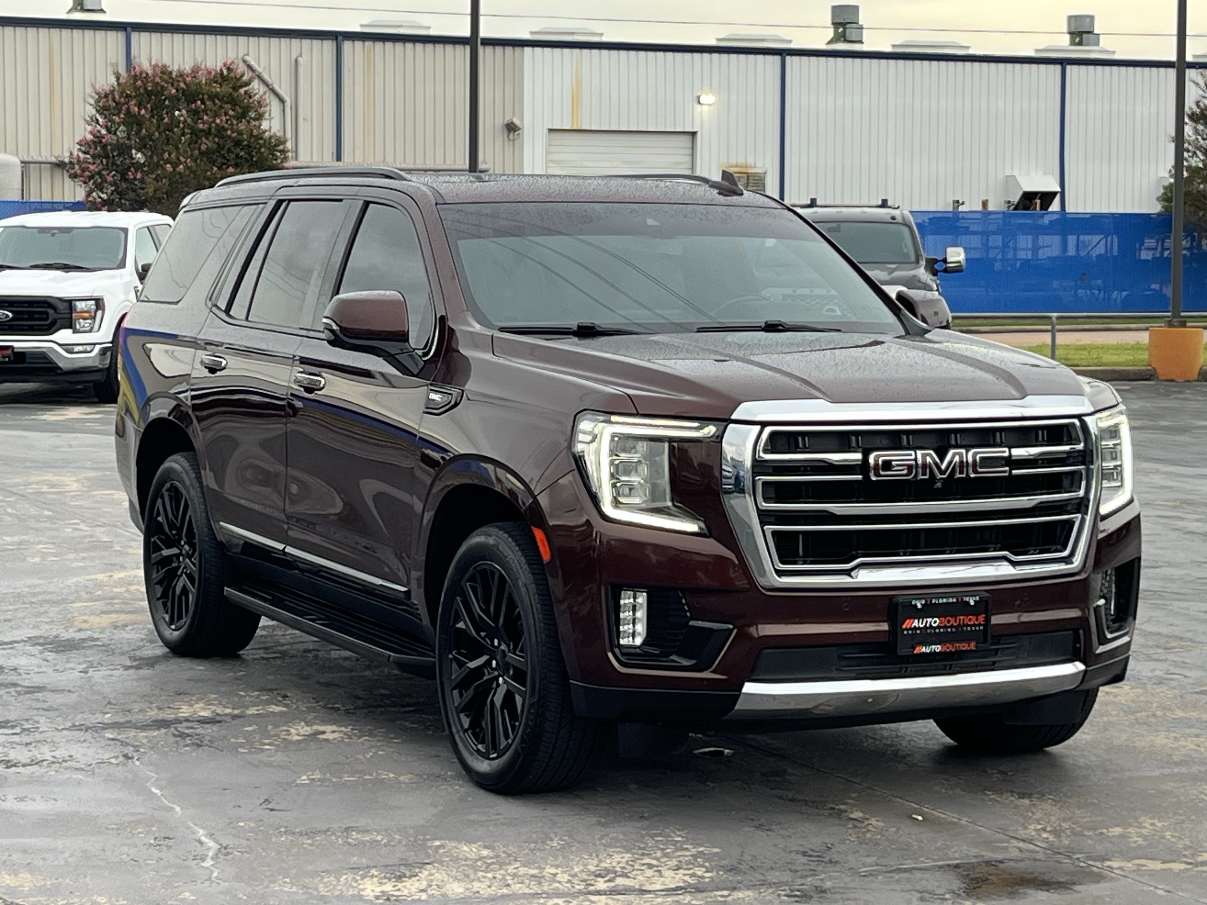Used 2022 GMC Yukon SLT w/ SLT Premium Package RWD image 5