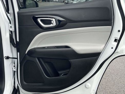 Used 2023 Jeep Compass Limited image 22