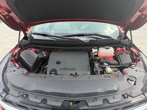 Used 2024 Buick Enclave Essence image 18