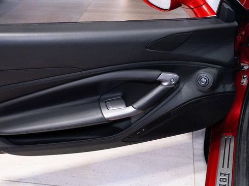 Used 2022 Ferrari F8 Tributo image 25