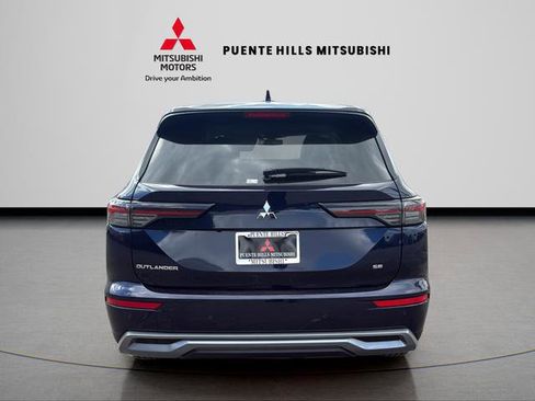 New 2026 Mitsubishi Outlander SE image 6