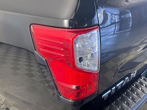 Used 2024 Nissan Titan SV w/ SV Convenience Package RWD image 36