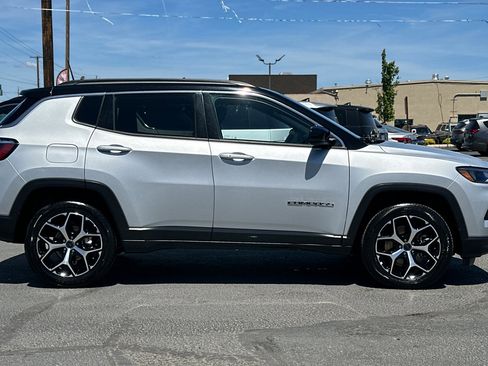 Used 2025 Jeep Compass Limited AWD/4WD image 3