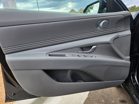 New 2025 Hyundai Elantra SEL image 28