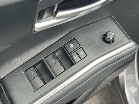 Used 2021 Toyota Highlander XLE AWD/4WD image 21