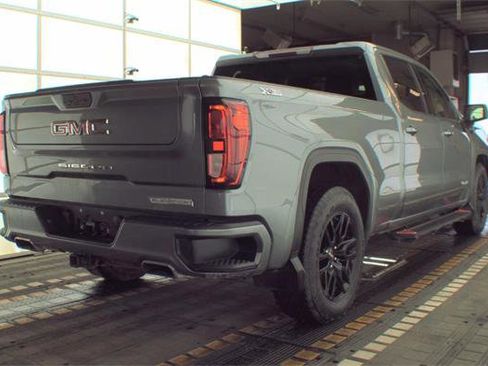 Used 2022 GMC Sierra 1500 Elevation w/ X31 Off-Road Package AWD/4WD image 3
