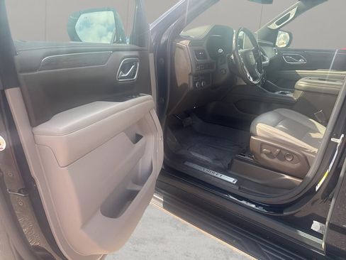 Used 2022 Chevrolet Tahoe LT w/ Luxury Package image 9