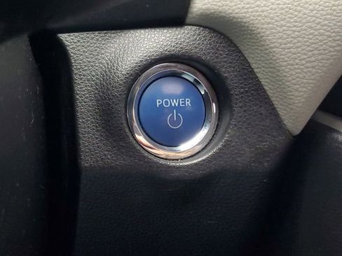 Used 2020 Toyota RAV4 XLE image 23