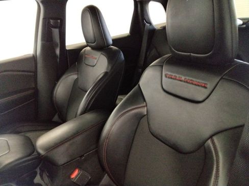 Used 2021 Jeep Cherokee Trailhawk image 37