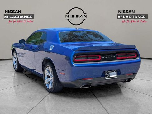 Used 2022 Dodge Challenger SXT RWD image 6