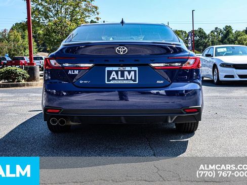 Used 2025 Toyota Camry SE image 12