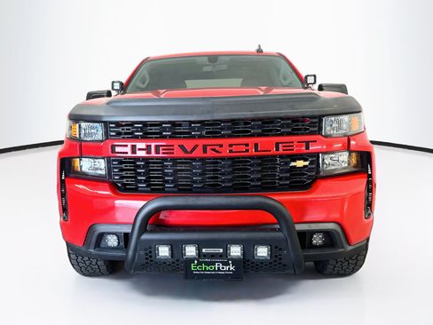 Used 2019 Chevrolet Silverado 1500 Custom w/ Custom Value Package AWD/4WD image 2