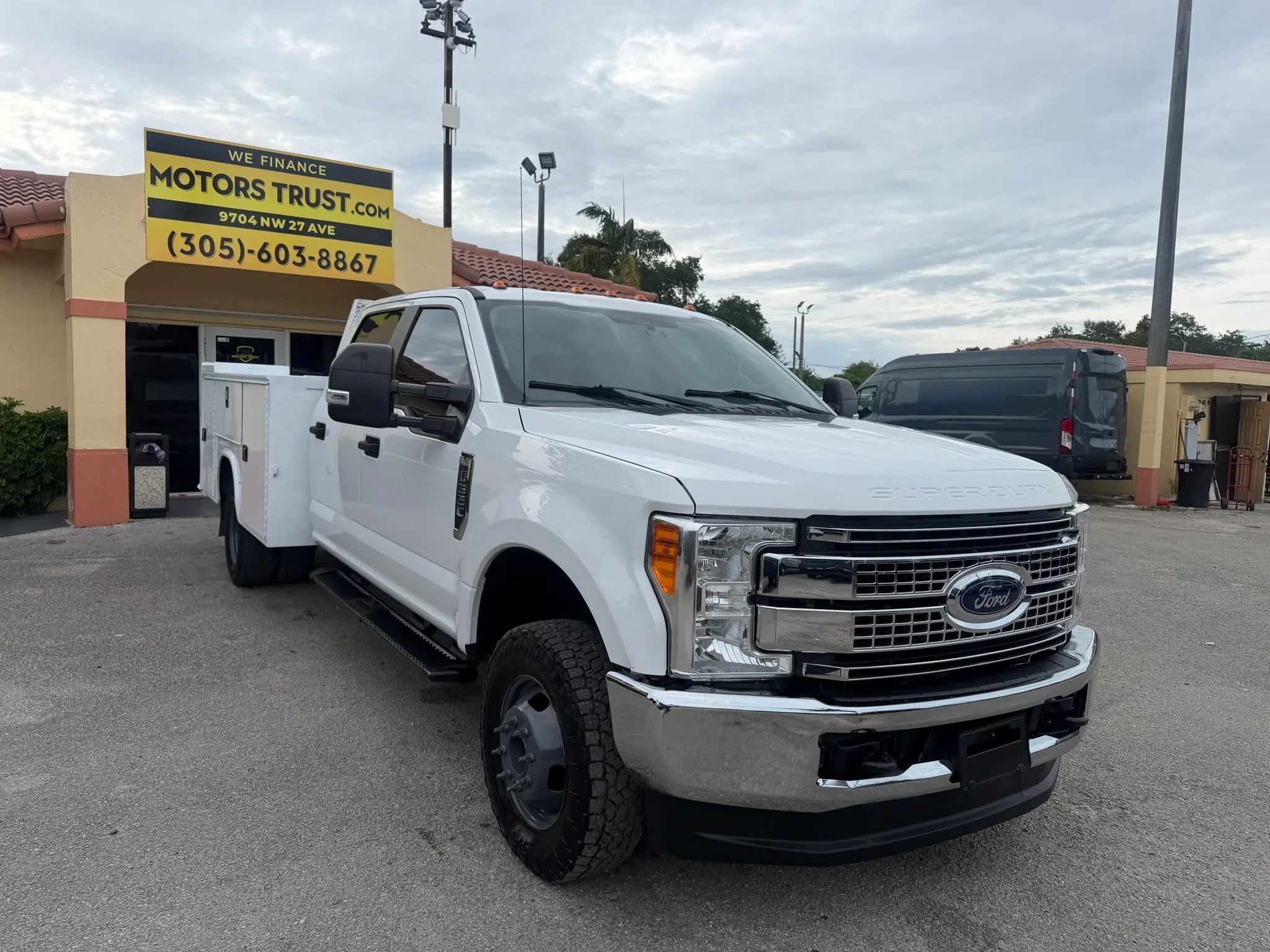 Used 2019 Ford F350 4x4 Crew Cab XL DRW w/ Power Equipment Group image 7