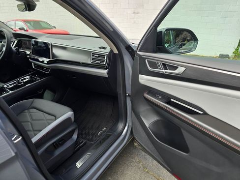 Used 2024 Volkswagen Atlas Peak Edition SEL AWD/4WD image 10