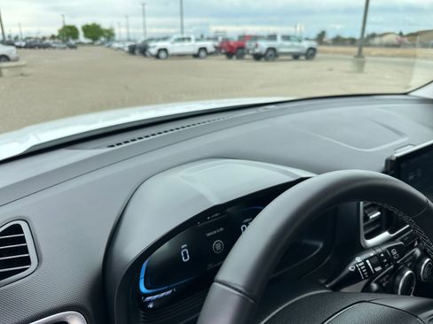 Used 2025 Hyundai Venue SEL image 35