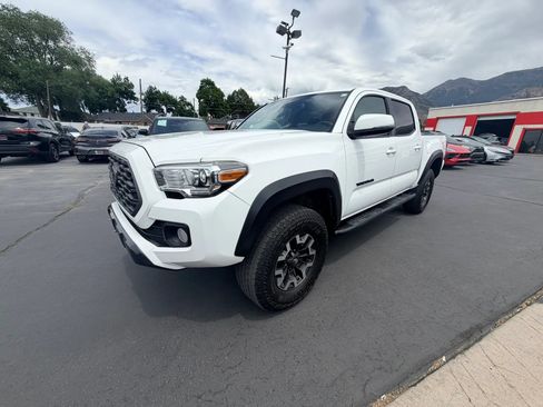Used 2020 Toyota Tacoma TRD Off-Road w/ Exterior Package AWD/4WD image 8