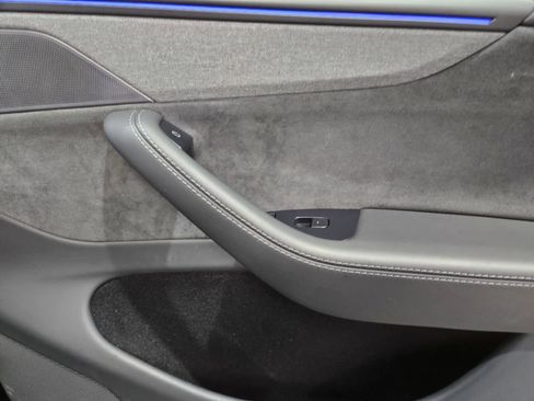 Used 2026 Tesla Model Y Long Range image 6