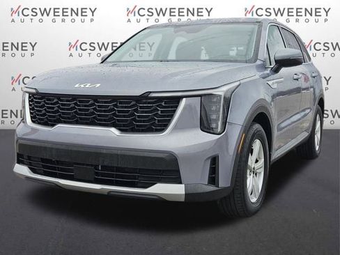 Used 2024 Kia Sorento LX image 1