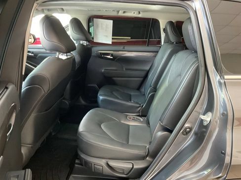 Used 2022 Toyota Highlander Platinum AWD/4WD image 24