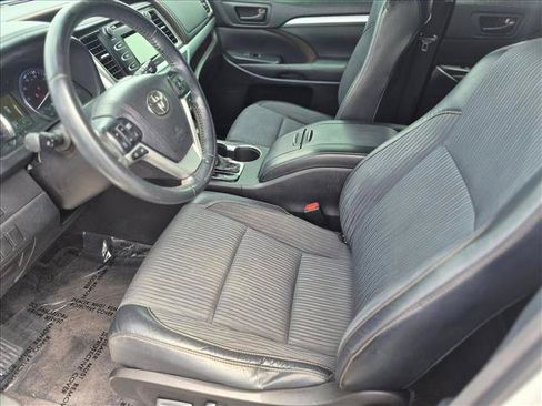 Used 2015 Toyota Highlander Plus FWD image 13