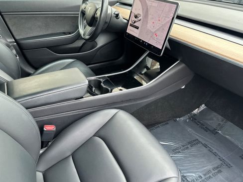Used 2019 Tesla Model 3 Standard Range Plus image 16
