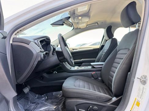 Used 2019 Ford Fusion SE FWD image 12