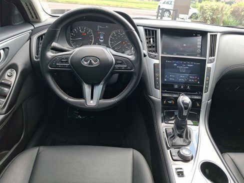 Used 2019 INFINITI Q50 Luxe w/ Essential Package (3.0T Luxe) AWD/4WD image 11