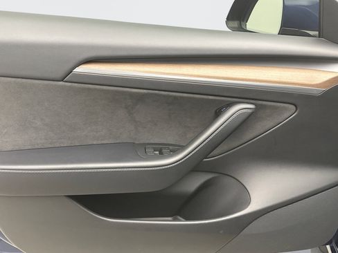 Used 2021 Tesla Model 3 Standard Range Plus image 9