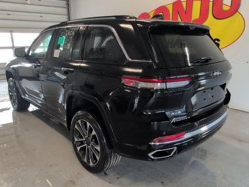 Used 2022 Jeep Grand Cherokee Overland w/ Luxury Tech Group IV image 3