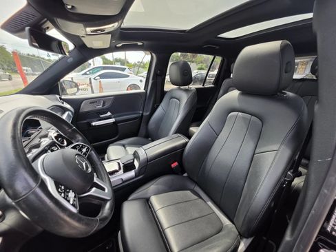 Used 2020 Mercedes-Benz GLB 250 4MATIC w/ Premium Package image 15