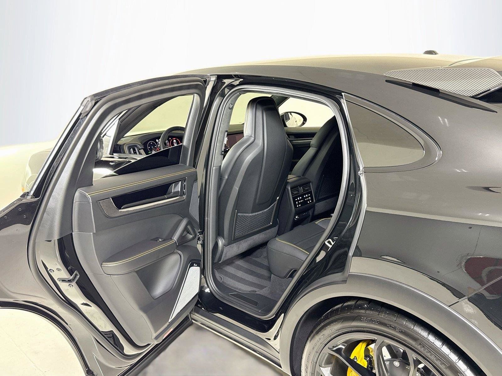 Used 2025 Porsche Cayenne Turbo GT AWD/4WD image 25
