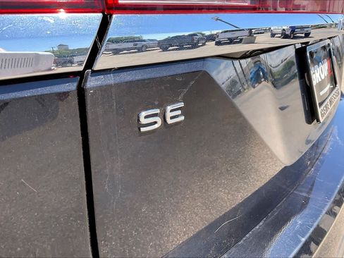 Used 2024 Volkswagen Atlas SE AWD/4WD image 30