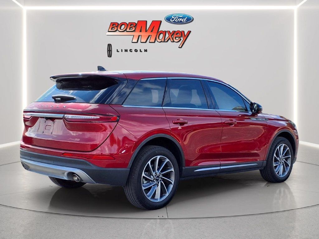 Used 2024 Lincoln Corsair AWD w/ Equipment Group 101A image 4