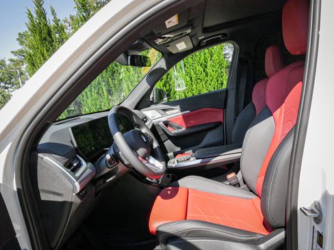 Used 2025 BMW X1 xDrive28i w/ Convenience Package image 16