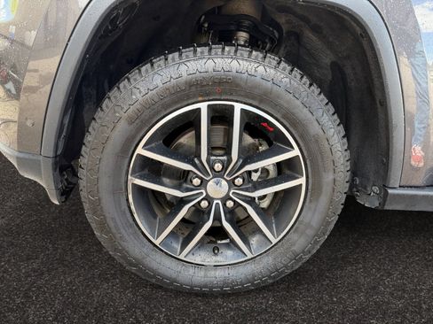 Used 2017 Jeep Grand Cherokee Trailhawk w/ Trailhawk Luxury Group AWD/4WD image 14
