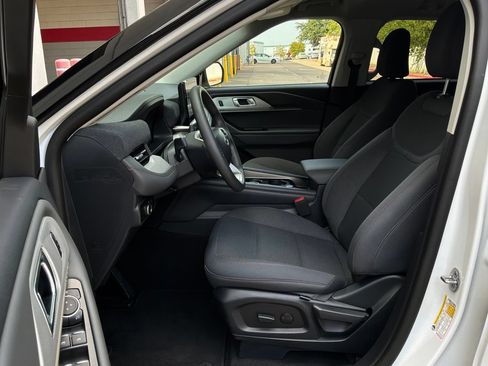 Used 2026 Ford Explorer Active RWD image 10