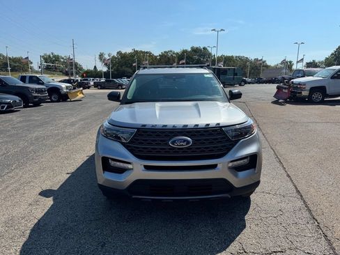Used 2024 Ford Explorer XLT w/ Equipment Group 202A AWD/4WD image 2