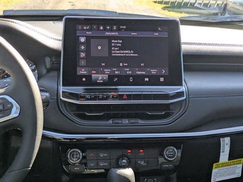 New 2026 Jeep Compass Latitude image 16