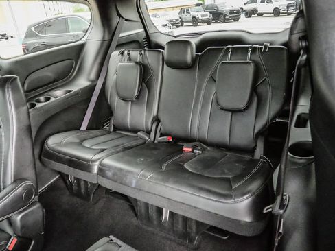 Used 2025 Chrysler Pacifica Select FWD image 60