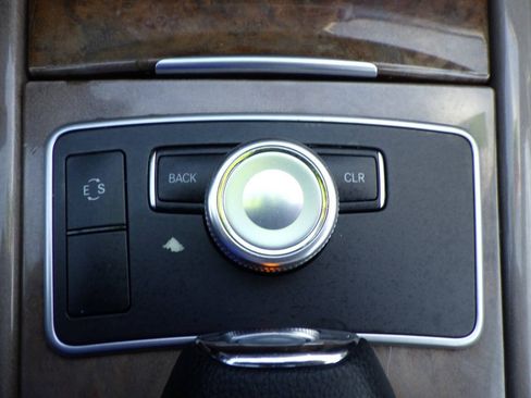 Used 2011 Mercedes-Benz E 350 4MATIC Sedan image 28