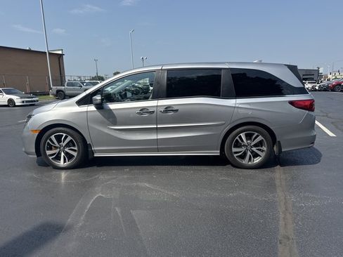 Used 2023 Honda Odyssey Touring image 3