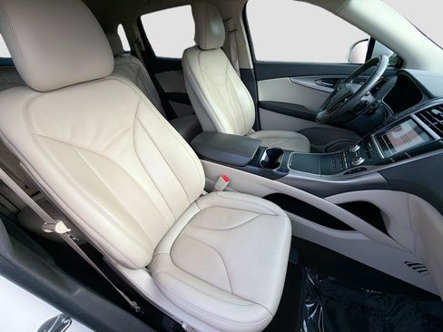 Used 2019 Lincoln Nautilus Select FWD image 14